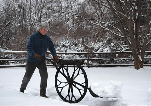 1B_wovel_lg a snow shovel with a huge wheel in the middle